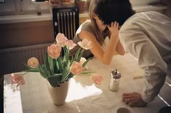 女友提出同居,俺無奈把第一次給了她,隔天睜開眼,生不如死!