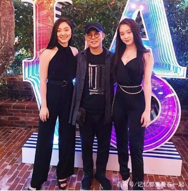 李連傑兩個女兒近照曝光,長成這模樣,網友:比成龍女兒強太多!