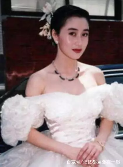 李連傑兩個女兒近照曝光,長成這模樣,網友:比成龍女兒強太多!