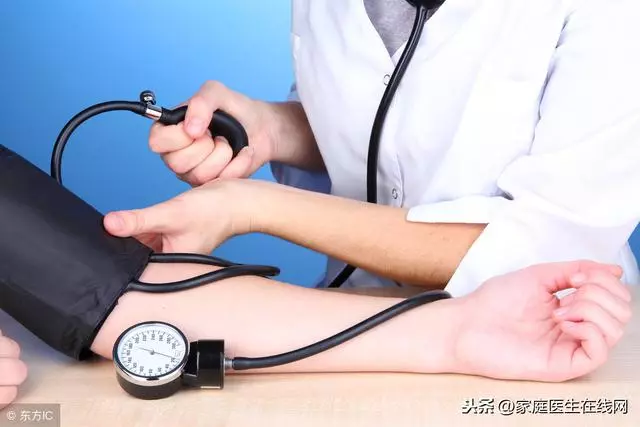 醫生勸告:量血壓時做了這6件事,那你量的血壓值都是「假的」!