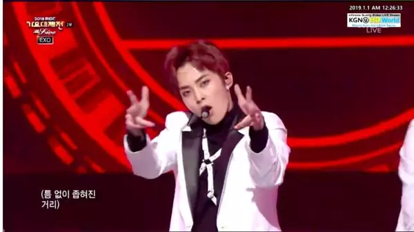 EXO、BTS、Wanna One合體黏緊緊謝幕 柩國唱完直接躺在舞台