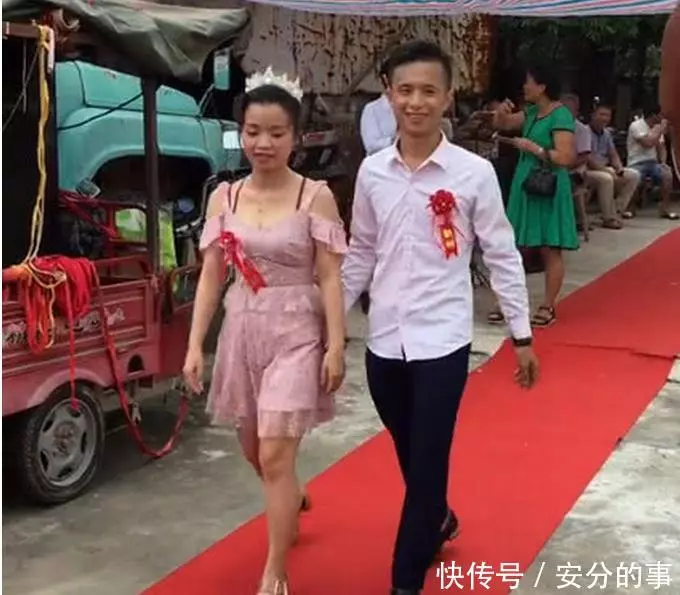 「最窮婚禮」走紅,新郎婚禮抹眼淚,網友:這樣的女人真的不好找!