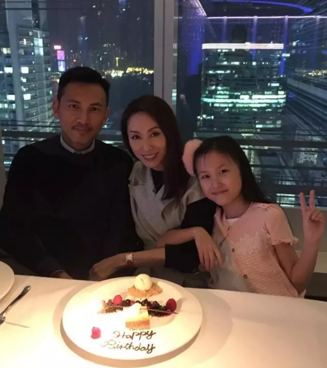 48歲郭可盈曬與林文龍合照,兩人因戲生情相戀23年,女兒繼承美貌