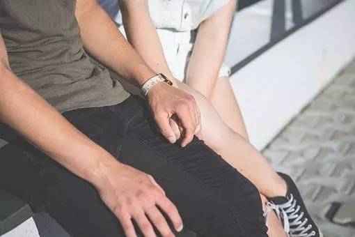 新婚夜老婆就要我「上交工資卡」才肯跟我睡,沒想到3年後「查餘額」卻讓我當場愣了…