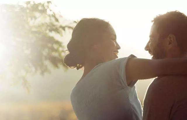 結婚婆婆給20萬彩禮,我爸請鄰居喝了兩杯茶,回來不讓我嫁