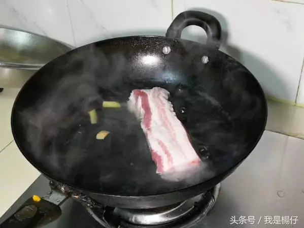 回鍋肉製作並不難,牢記三點小竅門,肥而不膩,焦香入味又下飯!