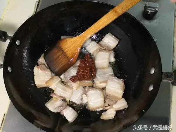 回鍋肉製作並不難,牢記三點小竅門,肥而不膩,焦香入味又下飯!
