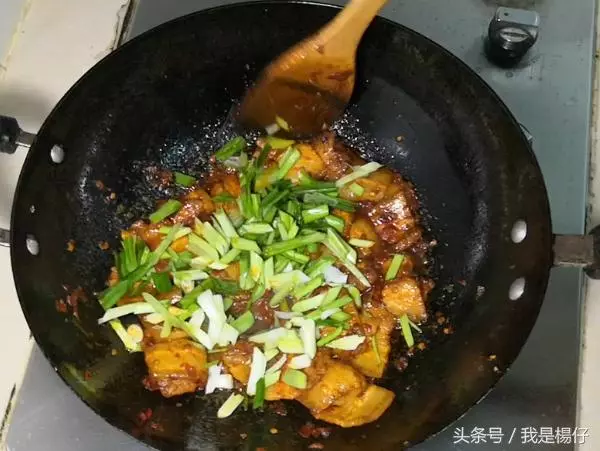 回鍋肉製作並不難,牢記三點小竅門,肥而不膩,焦香入味又下飯!