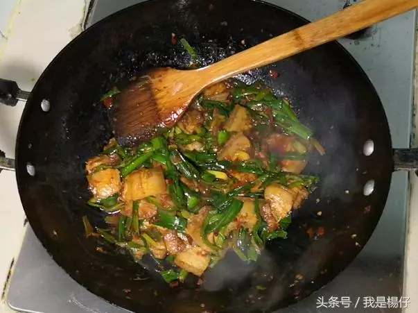 回鍋肉製作並不難,牢記三點小竅門,肥而不膩,焦香入味又下飯!