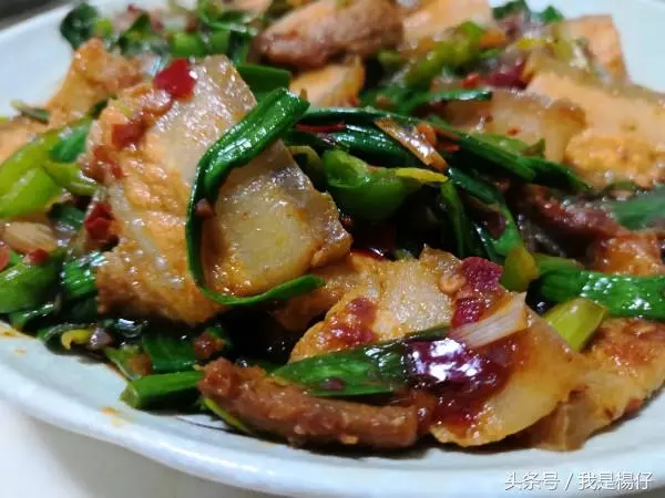 回鍋肉製作並不難,牢記三點小竅門,肥而不膩,焦香入味又下飯!