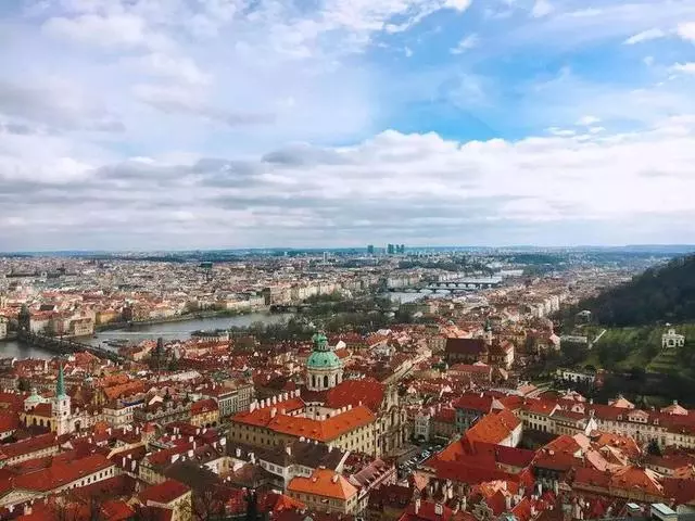 飛遍全世界還能免費旅行?請問這份工作還招人嘛!