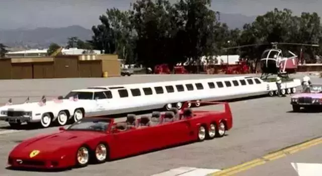 世界上最長汽車,自帶游泳池、停機坪,如今被人遺忘變成一堆廢鐵