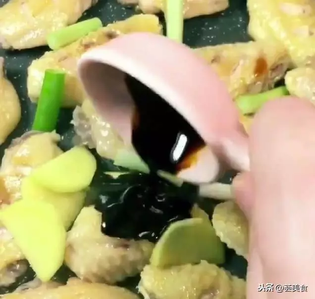 可樂雞翅不是直接倒可樂,這樣需簡單幾步,口感香脆女兒超愛吃!