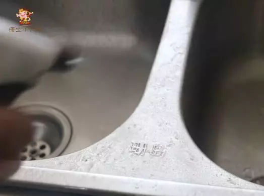 白醋加上洗衣液,用途真是太厲害了