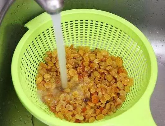 吃葡萄乾好處多,但是吃前要這麼做