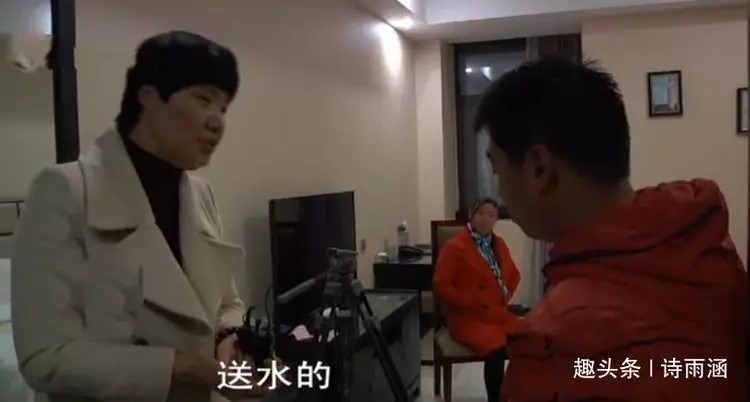 新婚一個月女子就起訴離婚,丈夫苦苦哀求,婆婆:廟太小容不下