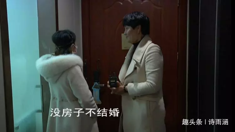 新婚一個月女子就起訴離婚,丈夫苦苦哀求,婆婆:廟太小容不下