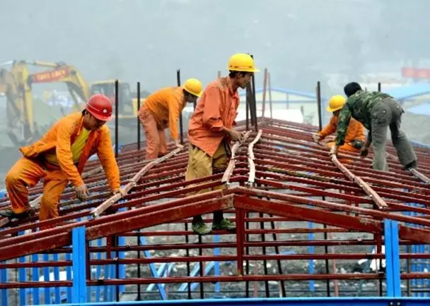 月薪6萬被瞧不起!爆20齣頭當建築工人的心酸 同業拍肩:別在乎「異樣眼光」