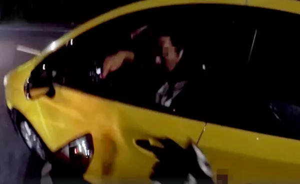 「X!叫警察啊」小黃司機惡意急煞逼車 報警後態度直接180度大轉變