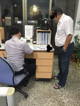 「X!叫警察啊」小黃司機惡意急煞逼車 報警後態度直接180度大轉變