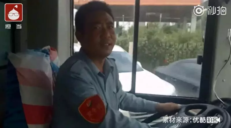 大陸「愛情公車」車廂貼滿徵婚啟事 司機已成功牽線23對新人!
