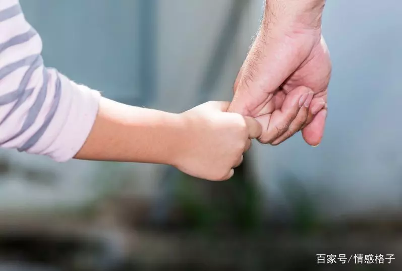 父親收留傻姑娘,父親去世後,只有女兒願照顧,三年後,驚喜來了