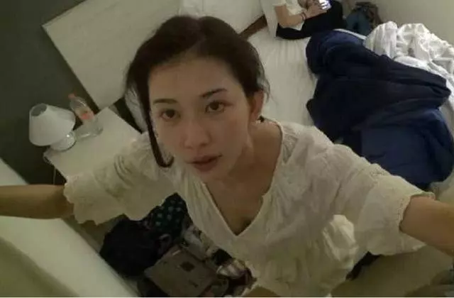林志玲「睡衣照」流出,走近攝像頭的那刻,一道風景線讓人看呆了!