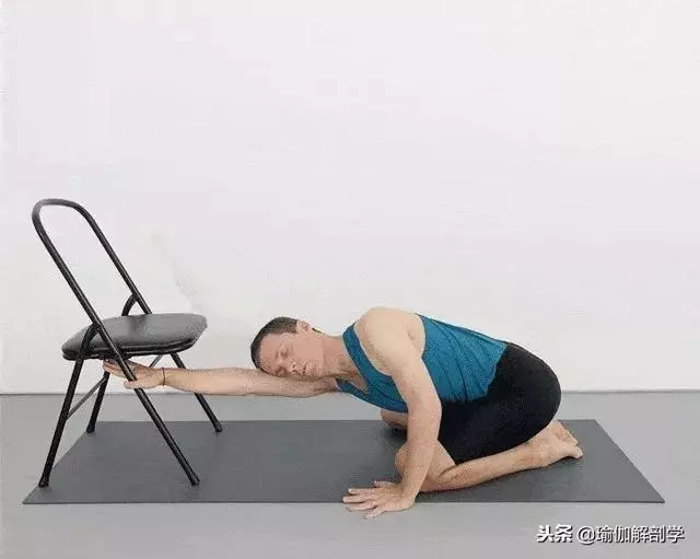 一套椅子瑜伽靈活脊柱,越活越年輕!