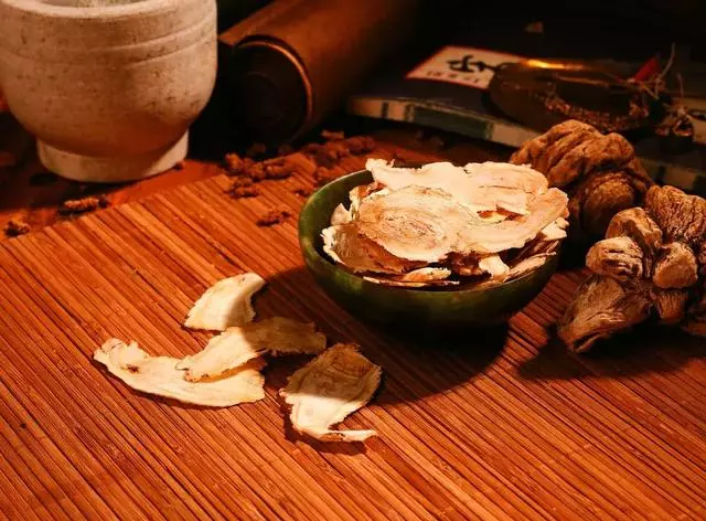 氣血不足百病生!一碗湯兩味藥,氣血雙補,全身都通暢了!
