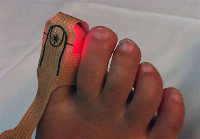 腎臟受損時,晚上睡覺手腳無這4個現象,你若也都無,腎就很健康