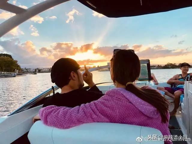 跨年晚會不見周杰倫?原來是在陪昆凌追星,老婆大人最重要!