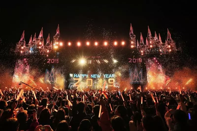 五月天新年第一天自嘲老狗變不出新把戲 預告唱神曲