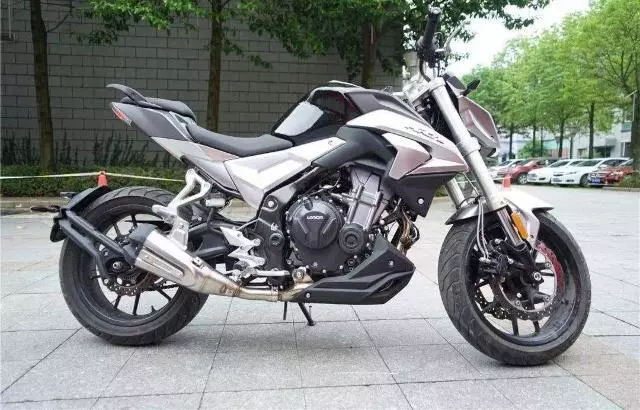 隆鑫集團新款大排量摩托車上市,性能優異可靠,是我們喜歡的類型