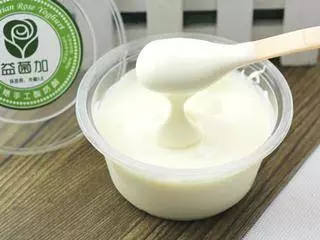 茄子削皮榨成汁,睡前敷一敷,老公三天沒見不敢認