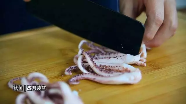 干煸魷魚須超好吃做法,在家幾下就做好,一大盤不夠吃!