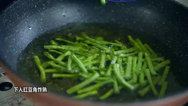 干煸魷魚須超好吃做法,在家幾下就做好,一大盤不夠吃!