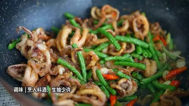干煸魷魚須超好吃做法,在家幾下就做好,一大盤不夠吃!