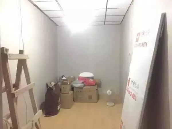 他被騙租下「一間超噁小套房」花了七天大改造,現在美到像在拍家具廣告
