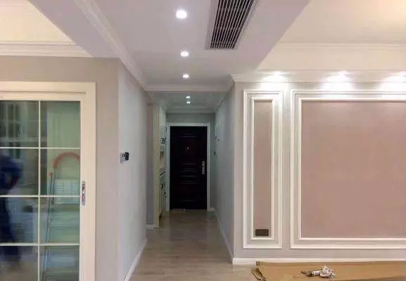 電視機掛墻上還是放電視櫃上好,聽完裝修師傅說完,大家全都超後悔,知道的太晚了