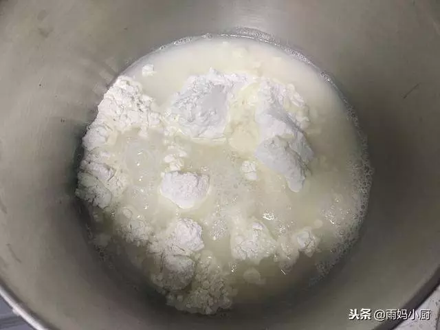 自從跟早餐店師傅,學會了這款蔥油餅,一周買次麵粉,天天吃不夠