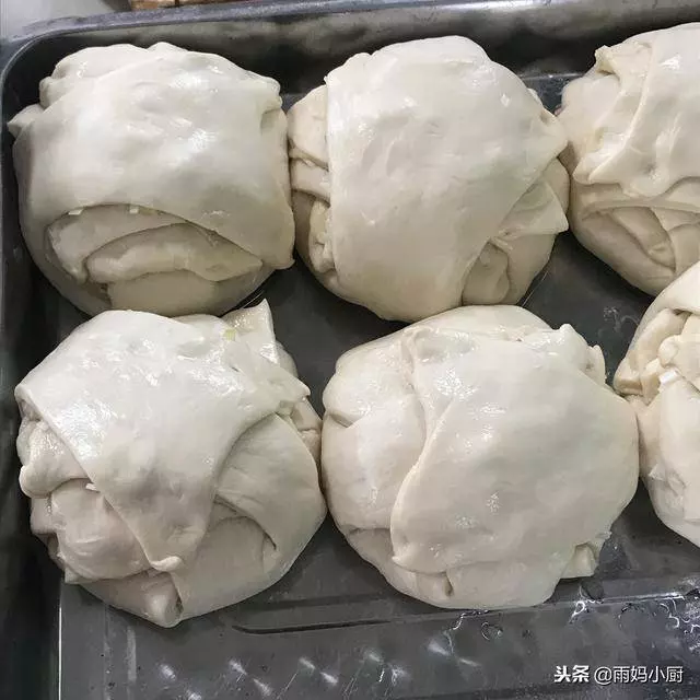 自從跟早餐店師傅,學會了這款蔥油餅,一周買次麵粉,天天吃不夠