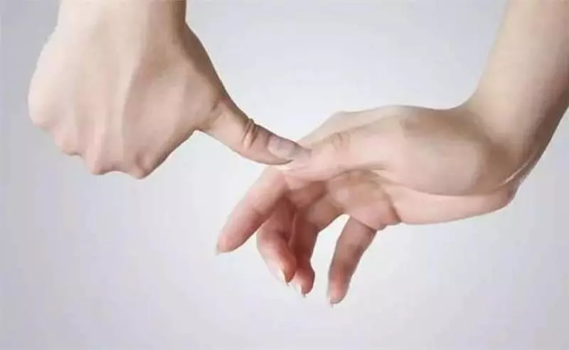 每天「這樣按按手」,疏通全身經絡,治頸椎病、便秘,還能明目養顏,快快學起來!