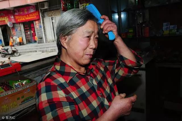 家裡總是丟東西,我一氣之下將婆婆趕回家,幾天後我跪在她面前