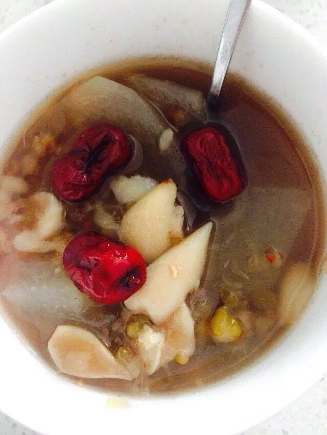 身體不胖卻有小肚子,每天喝一碗,祛濕消腫、小肚子慢慢平了。抗餓不傷身