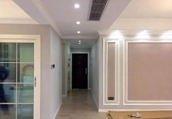 電視機掛墻上還是放電視櫃上好,聽完裝修師傅說完,大家全都超後悔,知道的太晚了