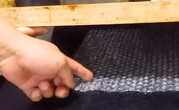 快遞氣泡膜千萬不要扔,原來放衛生間和廚房特別實用,方法太棒了