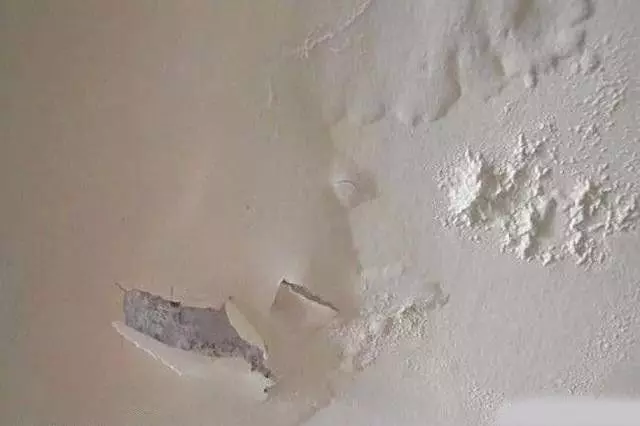 牆面起皮開裂起霉不用再找裝修工,老師傅教你一招,誰都能修補好