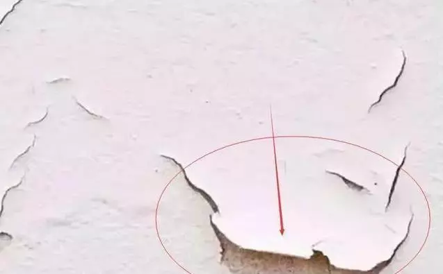 牆面起皮開裂起霉不用再找裝修工,老師傅教你一招,誰都能修補好