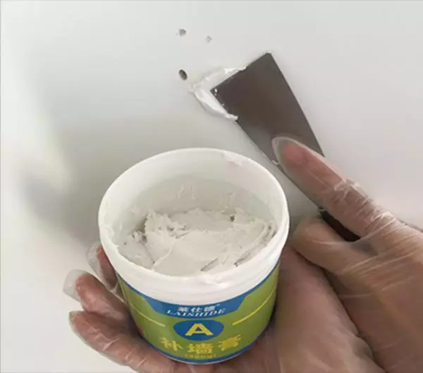 牆面起皮開裂起霉不用再找裝修工,老師傅教你一招,誰都能修補好