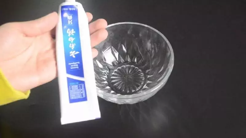 白牆髒了不用重新刷,教你不用一滴水,輕輕一擦,立馬乾淨如新